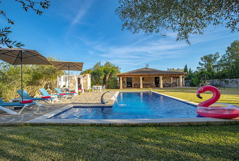 Finca Mallorca 6 Personen Pollenca Garten Pool Sonnenliegen