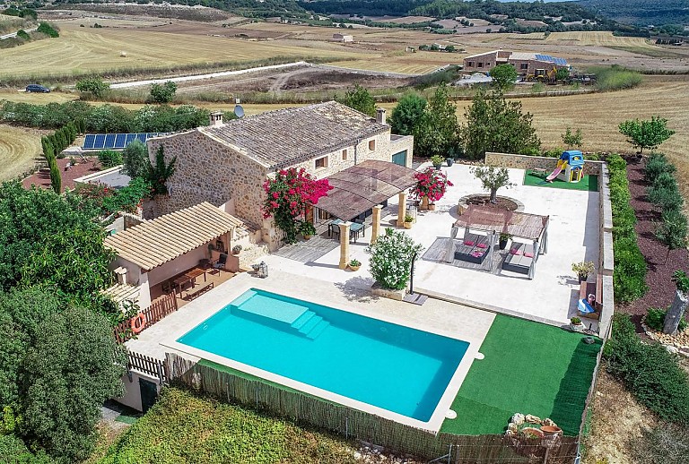 Grundstück Rasen Pool Finca