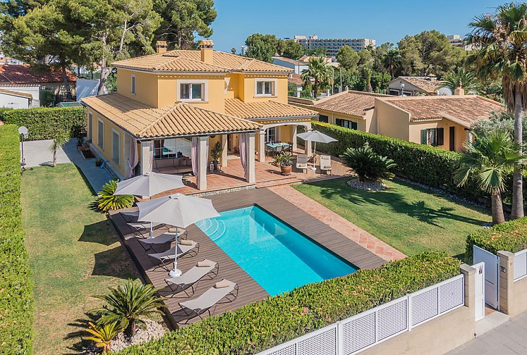 Ferienhaus am Meer mit Pool