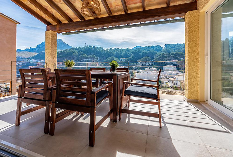 Ferienwohnung mit Balkon und Meerblick