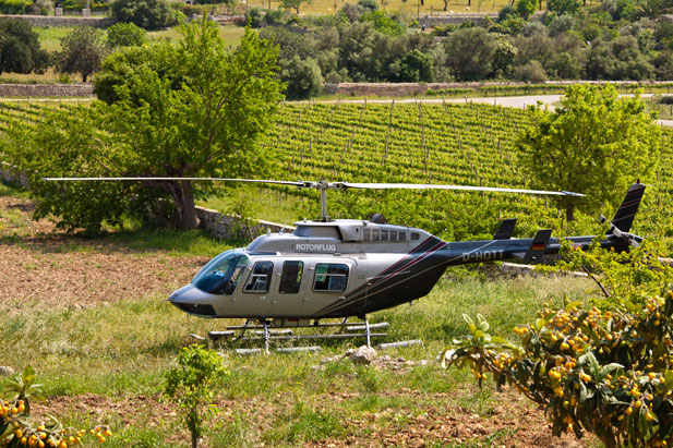 Hubschrauber vor Finca